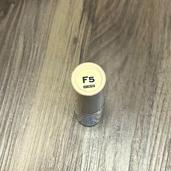 NWT Revolution Concealer BUNDLE - Picture 3 of 7